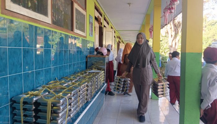 Sajikan Gizi Seimbang, SPPG Serut 2 Panti Salurkan Chicken Blackpaper Kesukaan Siswa