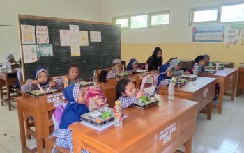 Cerita Haru KSPPG Sumberjambe Semek Melihat Botol Minum Siswa